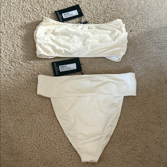 PrettyLittleThing Cream Bikini with Gold Detail - Picture 5 of 5